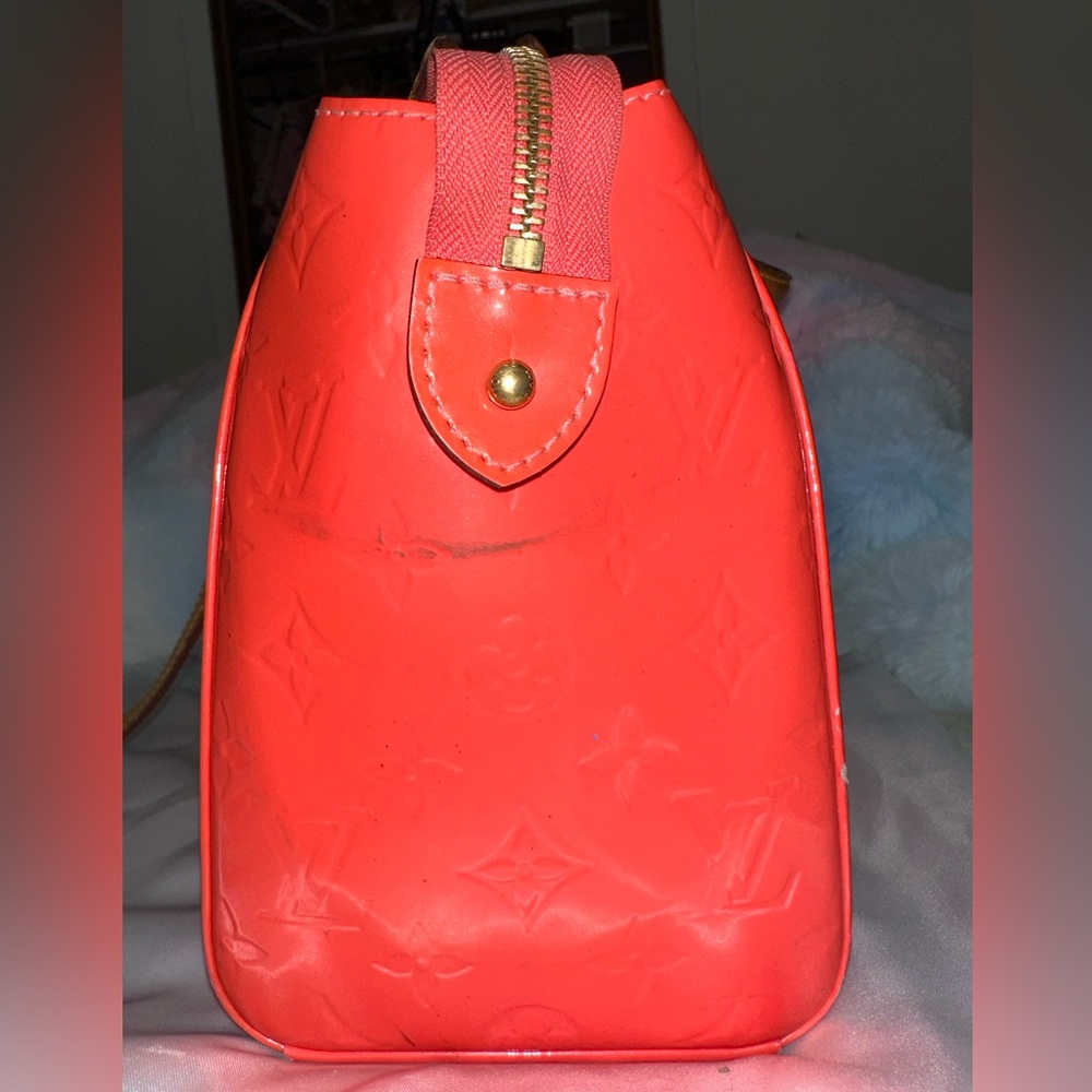 Louis Vuitton Vernis Coral Bag - Picture 4 of 10